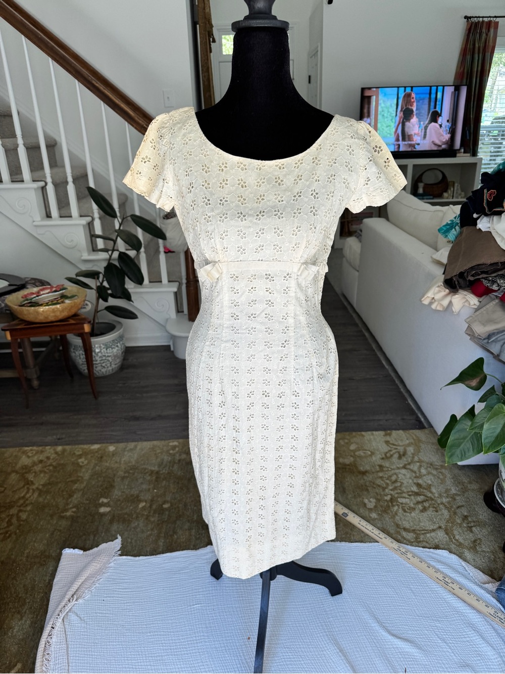 70s vintage Women’s Cream Eyelet Sheath Dress